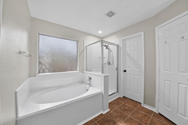 Building Photo - 15506 Fir Woods Ln
