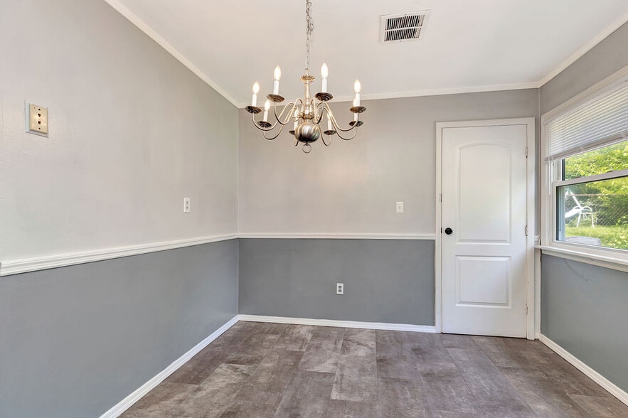 Building Photo - 3232 Deshler Dr