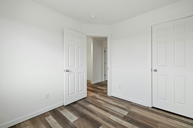 Building Photo - 2631 W Marina Dr