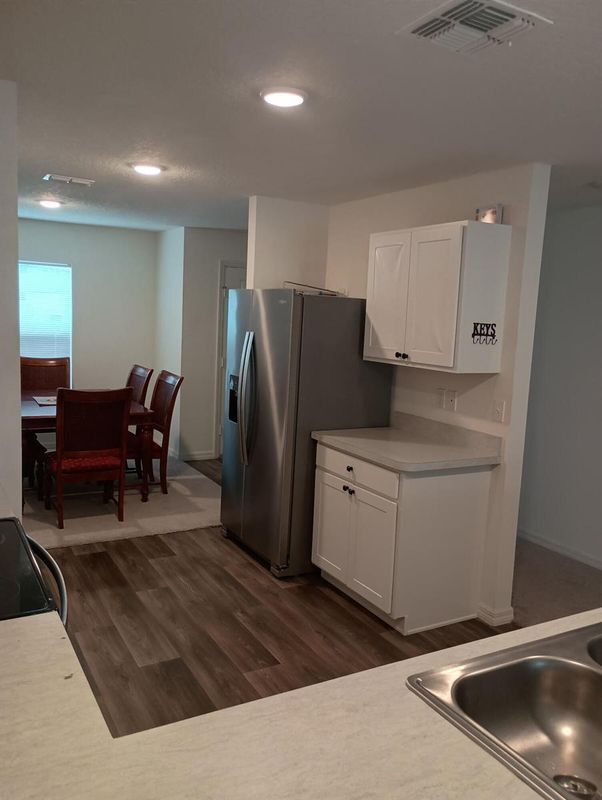 Building Photo - 357 SE Starfish Ave