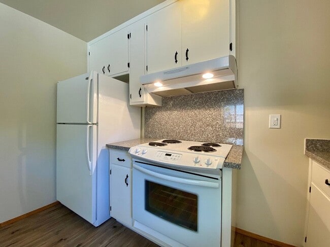 Building Photo - Beautifully Renovated 2-Bedroom Duplex Near Downtown Napa & Fuller Park