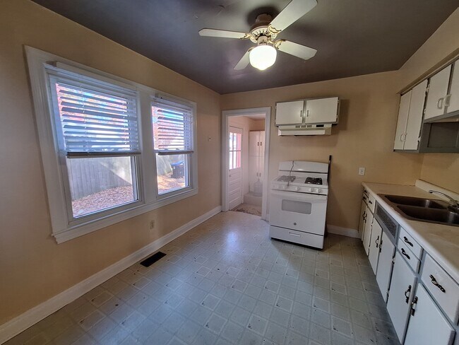 Building Photo - 505 Auburndale Ave