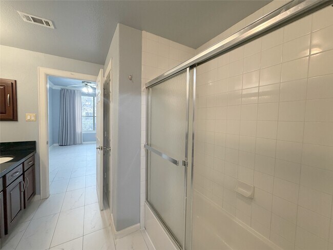 Building Photo - 6611 W Sam Houston Pkwy S