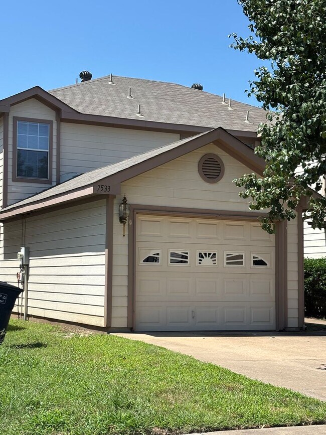 Building Photo - 7533 Kings Tr