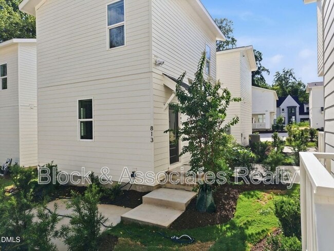 Building Photo - 2813 Wilcox Pl