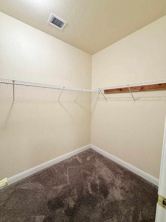 Building Photo - 1736 Berry St