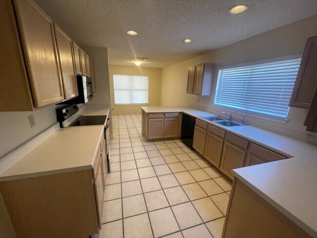 Building Photo - 5 br, 3 bath House - 7111 Valewood View