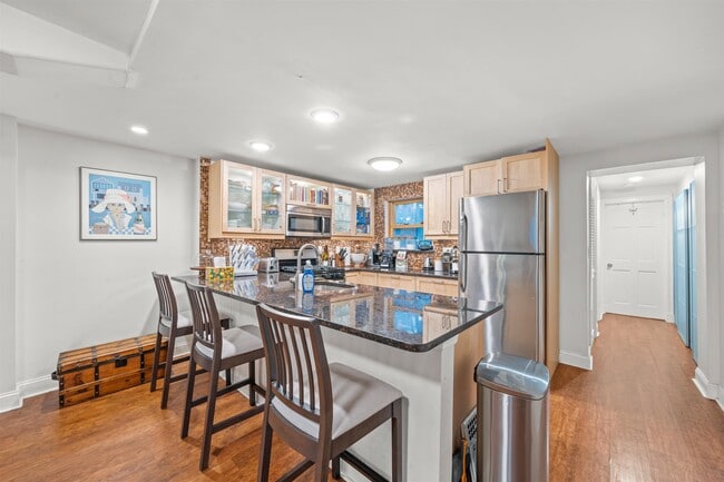 Building Photo - 194 Washington St