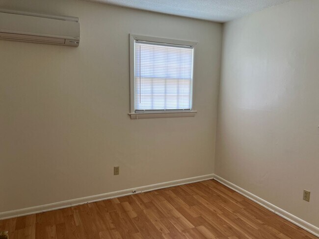Building Photo - 717 A Grove Avenue, Raleigh- Bev Roberts R...