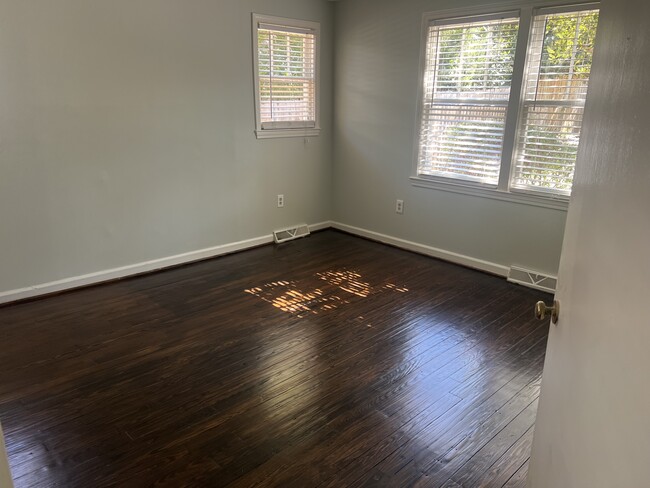 Building Photo - 12a Amherst Ave