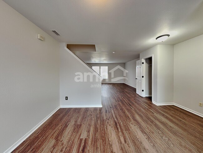 Building Photo - 1413 Dowell St