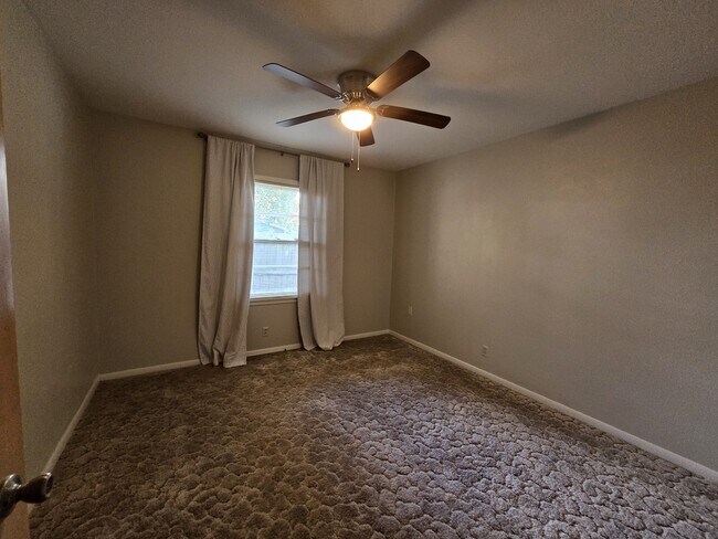 Building Photo - 516 Lehigh Pl