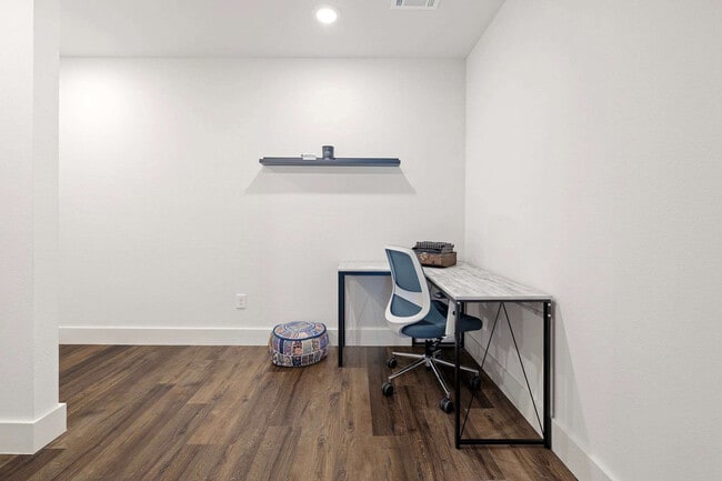 Building Photo - 501 S 7th St