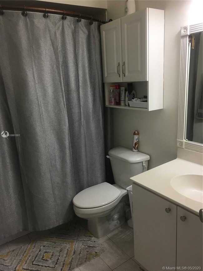 Building Photo - 8336 NW 10th St 4H Miami Fl 33126