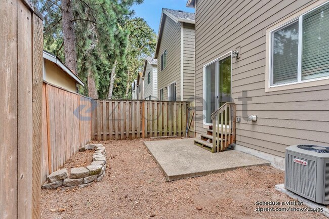Building Photo - 4549 SE Satinwood St