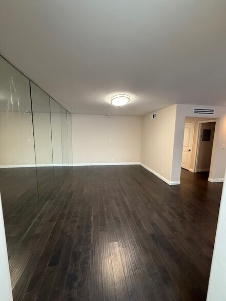 Building Photo - 434 S Canon Dr