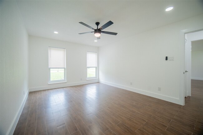Building Photo - 4815 Caris St