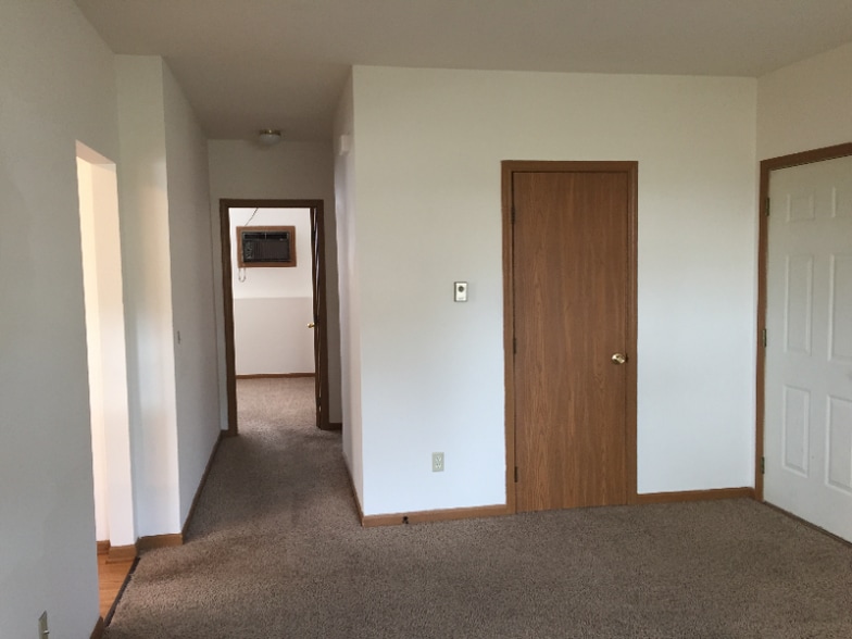 Building Photo - 512 Powers Ct