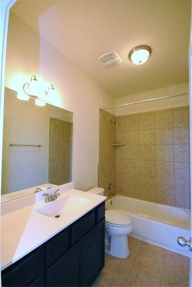 Building Photo - 2222 Creekside Ln