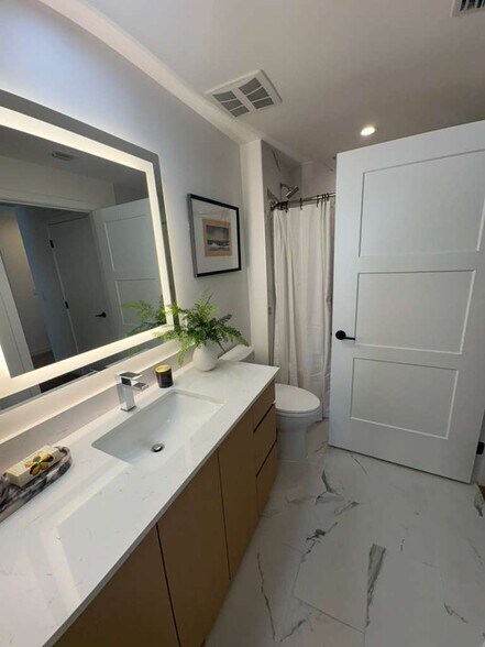 Building Photo - 1642 NE 124th Ln