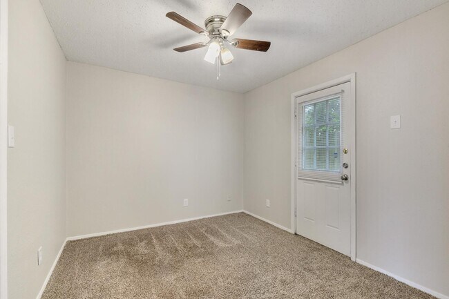 Building Photo - 1512 Broadmoor Dr
