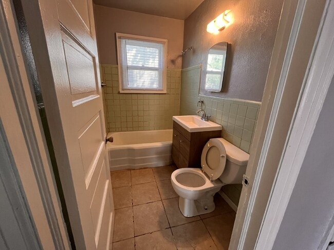 Building Photo - Move-In Ready 2B/1B in SW OKC