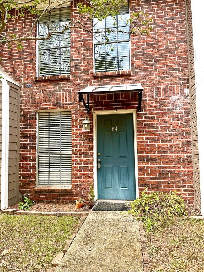 Building Photo - 2 BR 2.5 BA Pleasant Ridge Townhomes