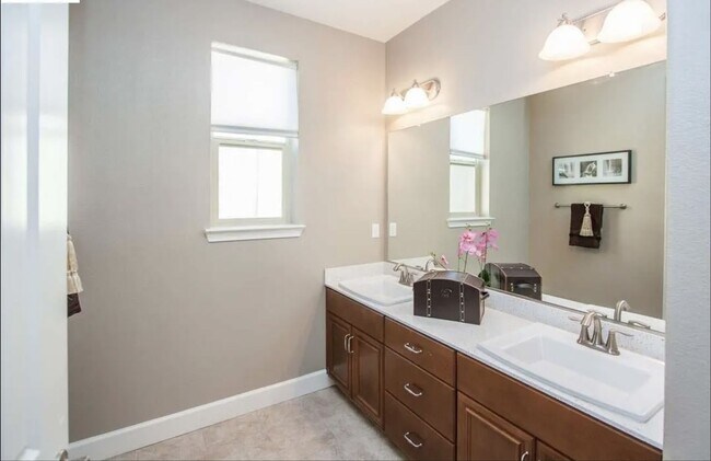Building Photo - Cozy and Well Maintained Single-Family 4BD/3BA Home for Rent in Desirable Dublin!