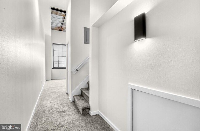 Building Photo - 303 Vine St