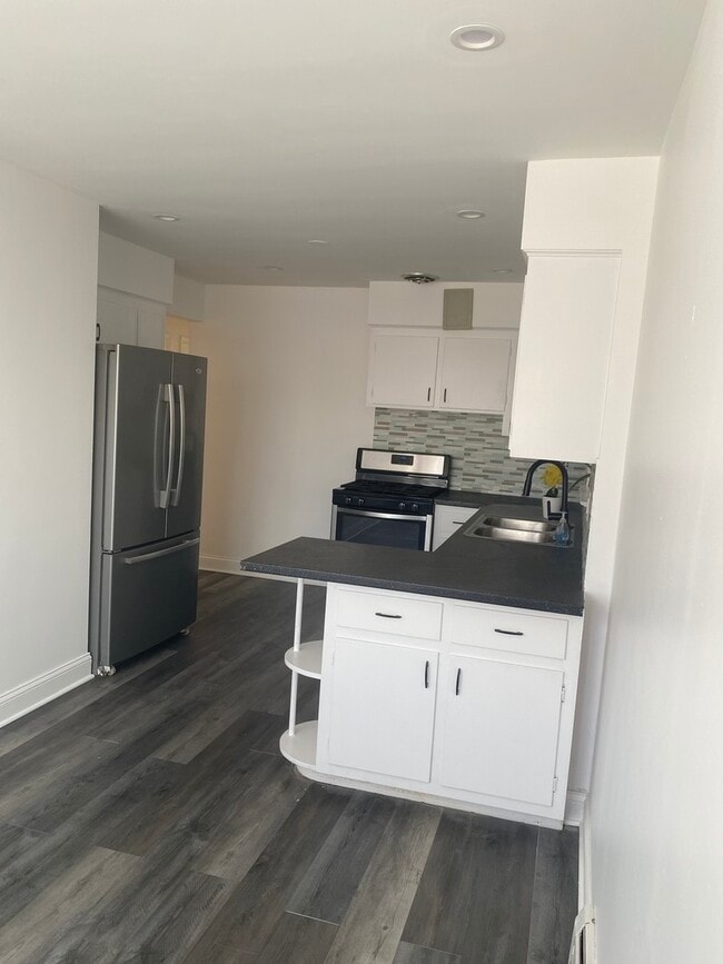 Building Photo - 5530 N Mango Ave