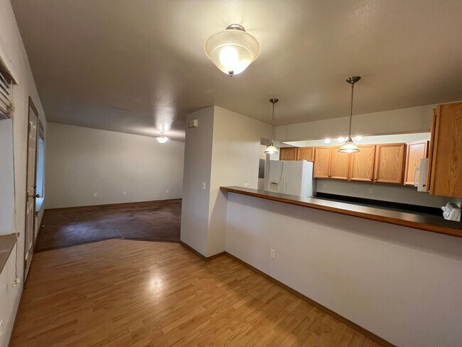 Building Photo - 3-bedroom, 2-bath lower unit in Ferndale--...