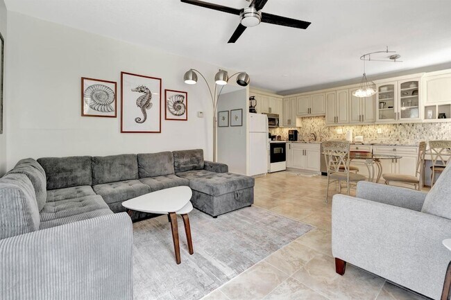 Building Photo - 353 S US Hwy 1