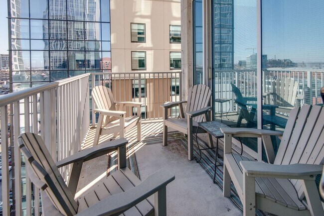 Building Photo - Downtown Luxury Living at The Encore