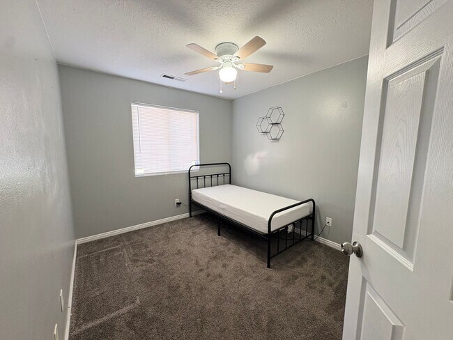 Building Photo - Furnished Housing