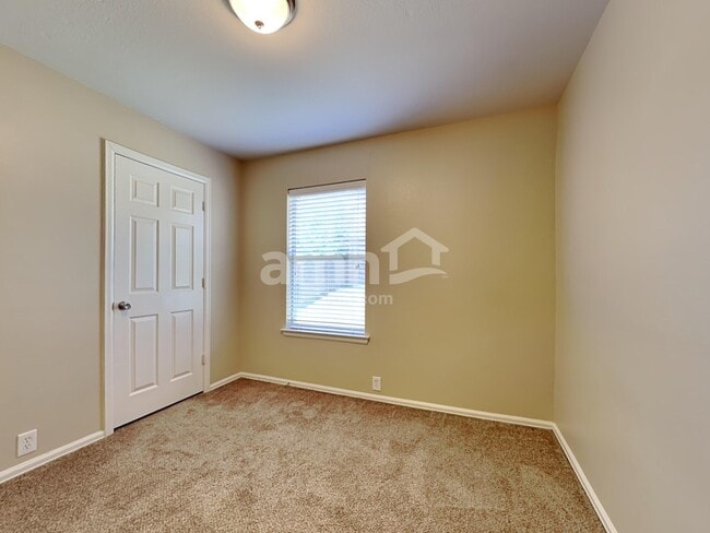 Building Photo - 714 Quail Hollow Dr