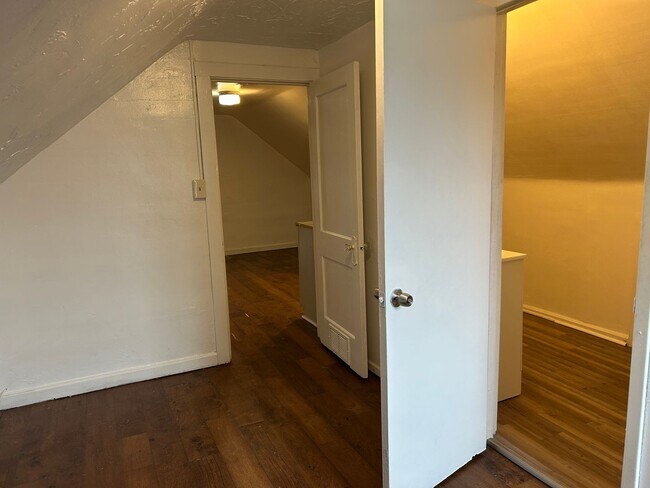 Building Photo - 3428 Altamont Rd