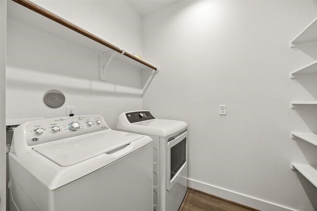 Building Photo - 2710 Bronze Vis Dr