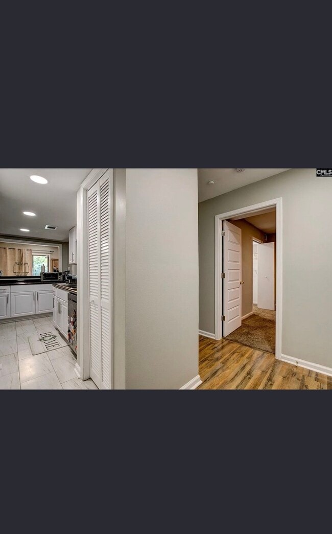 Building Photo - 177 Lionsgate Dr