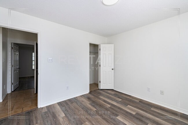 Building Photo - Charming 3-Bed 2-Bath Brick Home in West Mobile