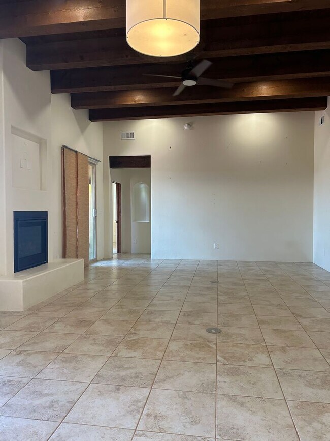 Building Photo - 24 Pinon Doblado