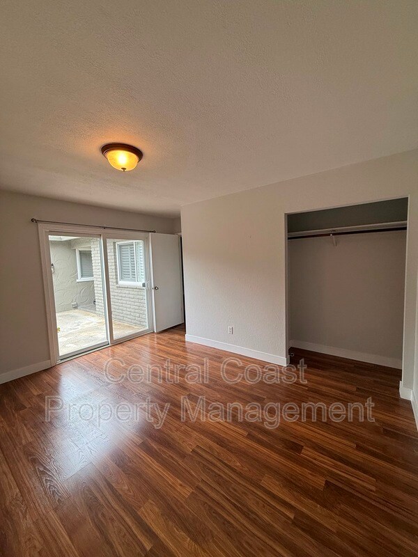 Building Photo - 9465 Valley Oak Way