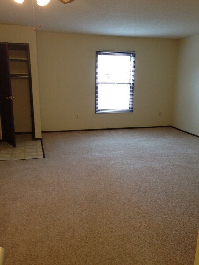 Living Room - 161 Hubbard W Ave