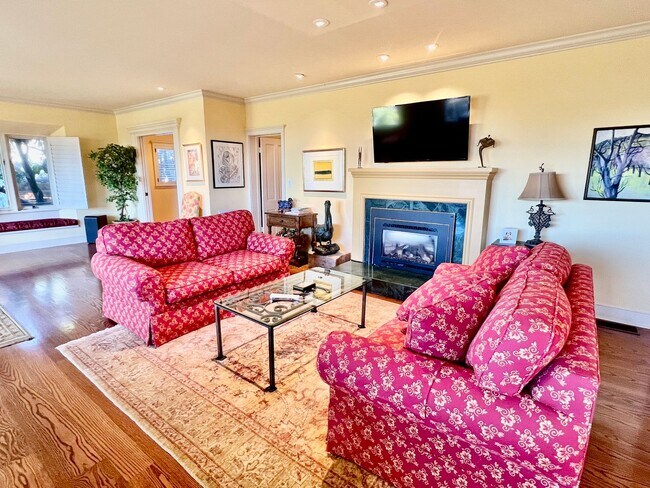 Building Photo - Charming and Accommodating Carmel-by-the-Sea Home coming soon!