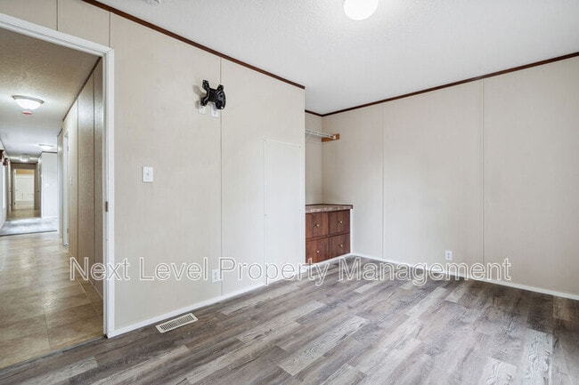 Building Photo - 111 S Cedar Dr