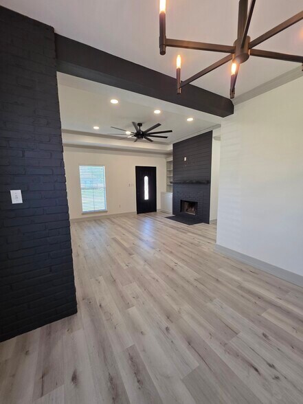 Building Photo - 7476 Woodland Trace Ct