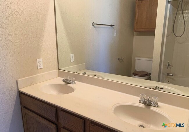 Building Photo - 3405 Carpet Ln