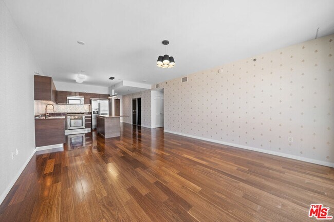 Building Photo - 3785 Wilshire Blvd