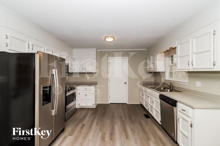 Building Photo - 4842 Greenwood Dr