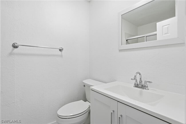 Building Photo - 4607 Bayshore Dr