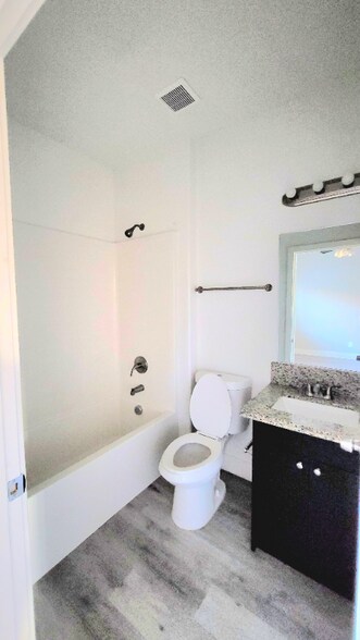 Building Photo - 1400 Star Rd